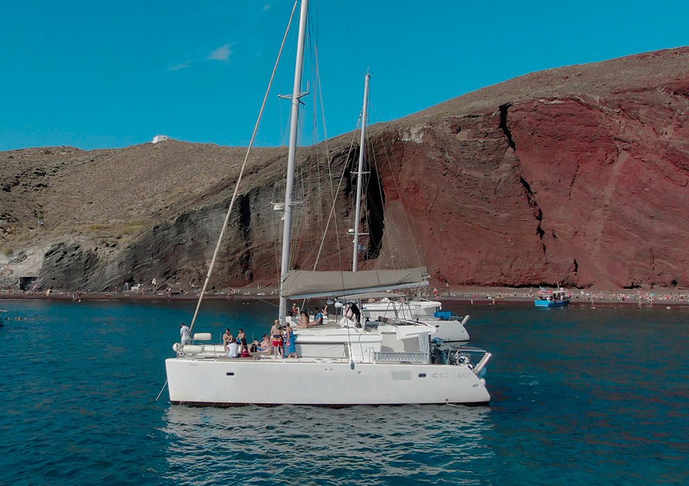 catamaran santorini